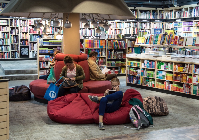 vente-UTELLE-min_books_bookstore_book_reader_readers_reading_shop_sale_books-849006